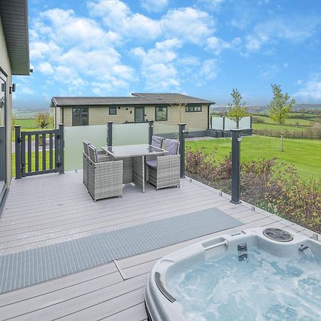 Midsomer Lodges Pilton Екстер'єр фото