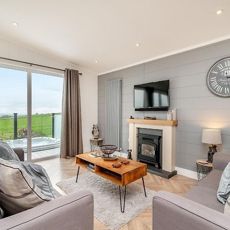 Midsomer Lodges Pilton Екстер'єр фото