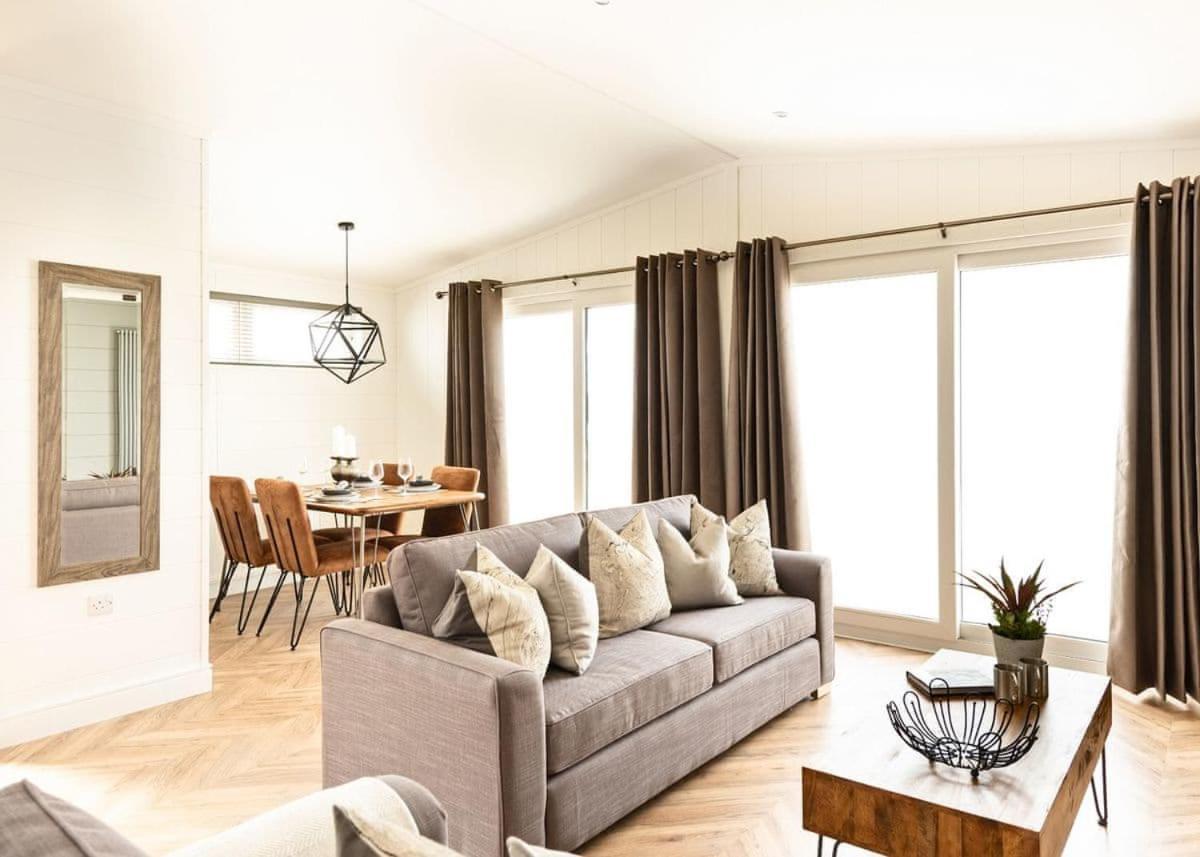 Midsomer Lodges Pilton Екстер'єр фото