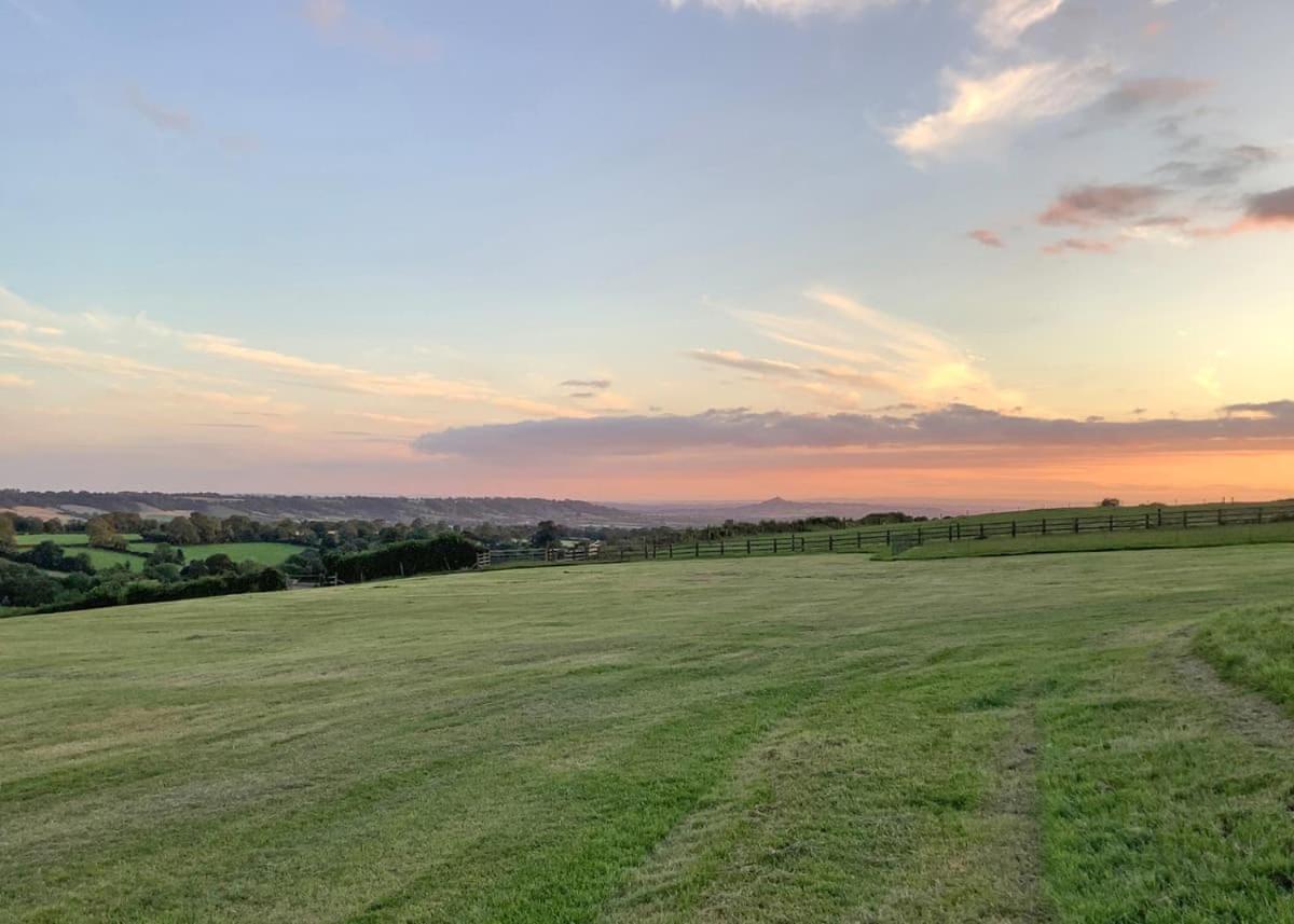 Midsomer Lodges Pilton Екстер'єр фото
